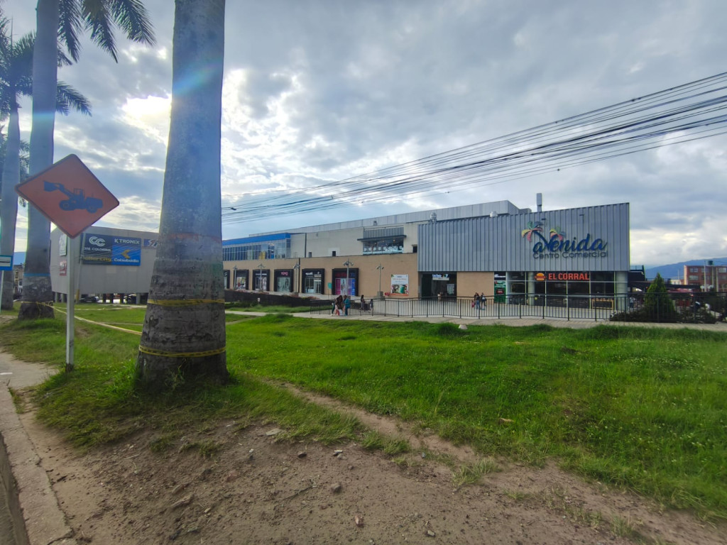 Local En Arriendo - Avenida  Centro Comercial Plazoleta De Comidas, Fusagasugá