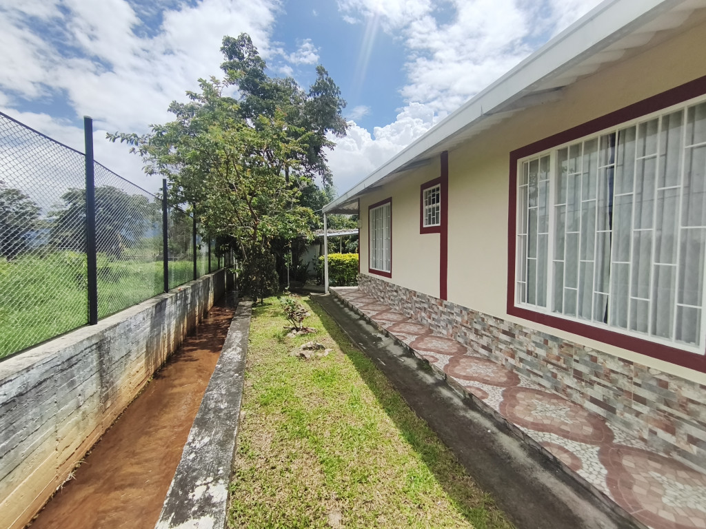 Casa Campestre En Arriendo - Monumento Lucho Herrera, Fusagasugá