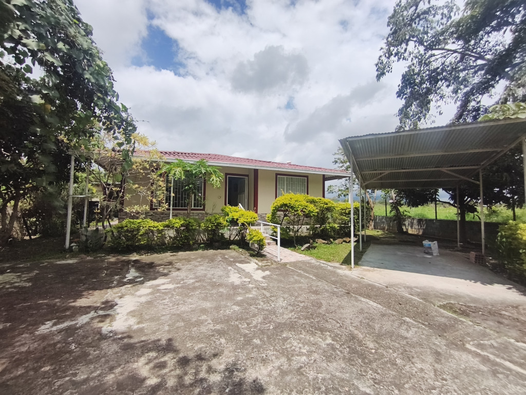 Casa Campestre En Arriendo - Monumento Lucho Herrera, Fusagasugá