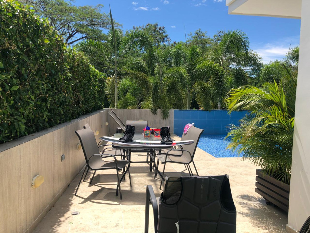 Casa Campestre En Venta - Lagos Del Peñon, Girardot