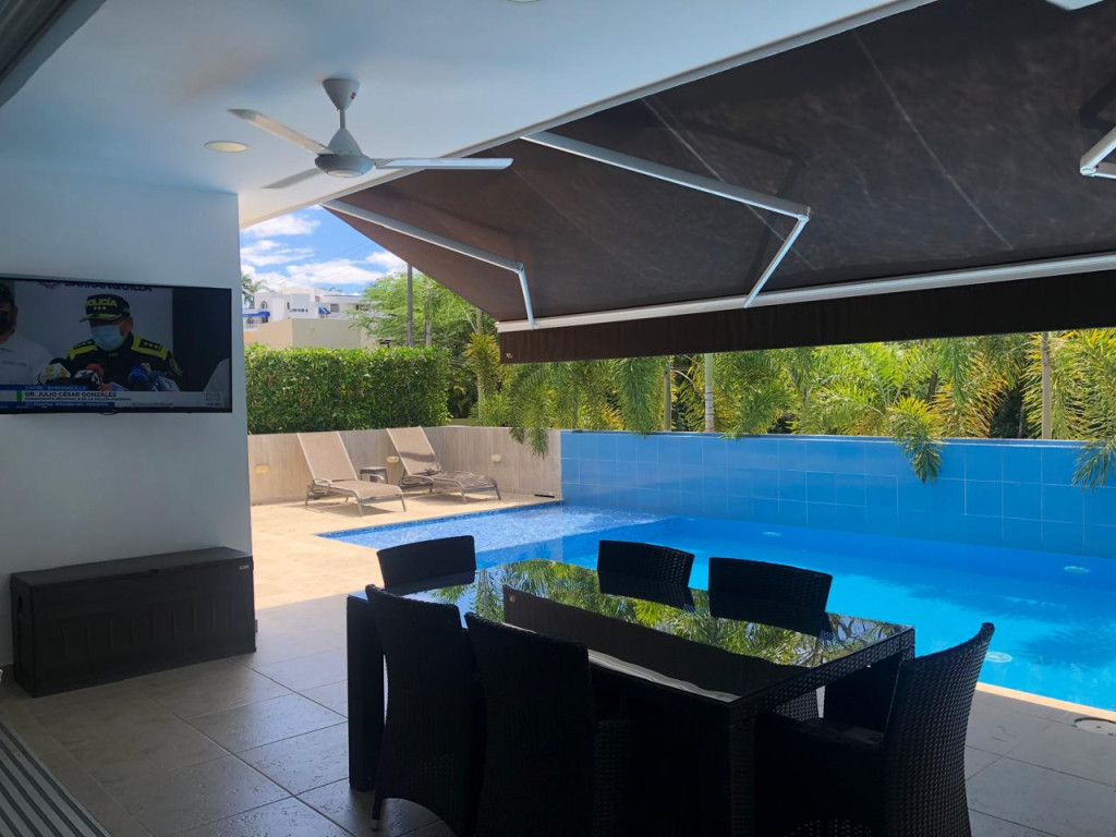 Casa Campestre En Venta - Lagos Del Peñon, Girardot