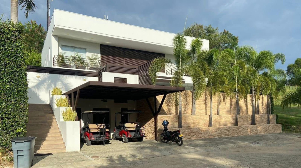 Casa Campestre En Venta - Lagos Del Peñon, Girardot