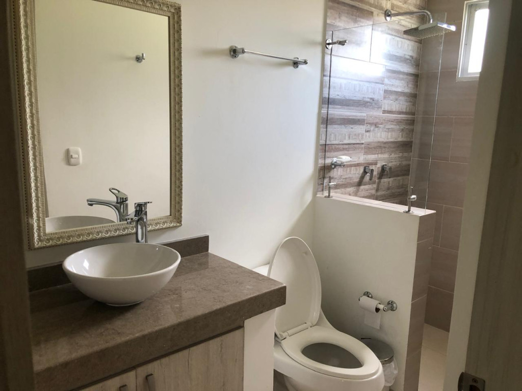 Casa Campestre En Venta - Lagos Del Peñon, Girardot