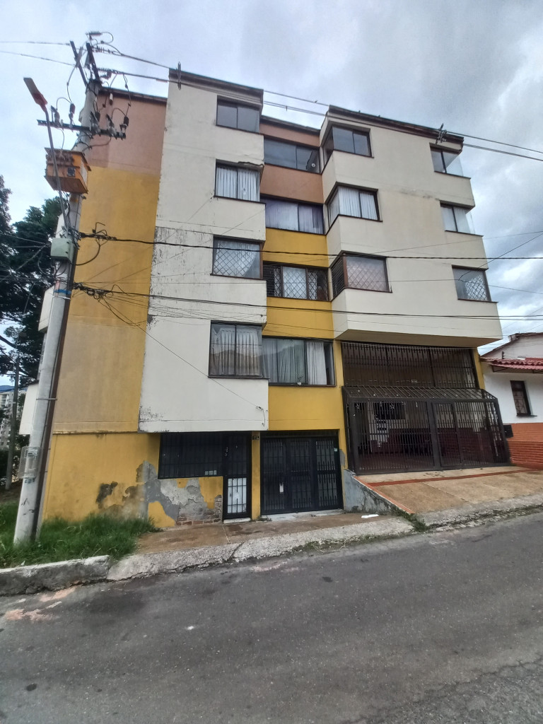 APARTAMENTO en ARRIENDO en EDIFICIO IRAZU PISO 4