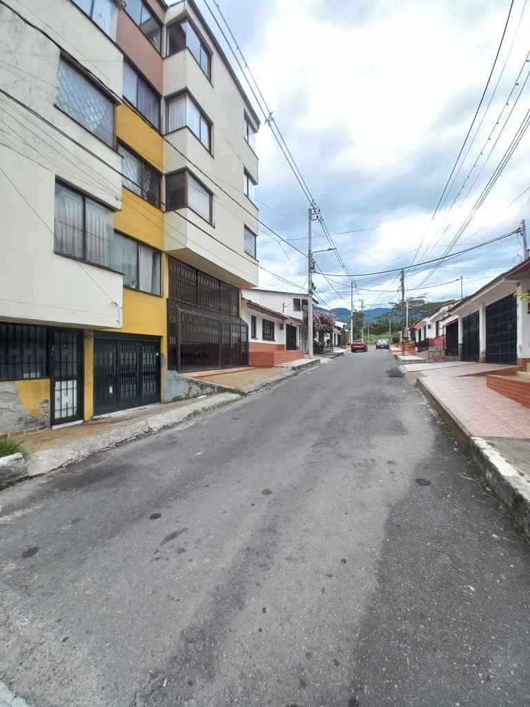 APARTAMENTO en ARRIENDO en EDIFICIO IRAZU PISO 4 — 3