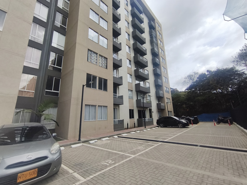 APARTAMENTO en ARRIENDO en RESERVA LAS MERCEDES MZ 1 PISO 4 — 4