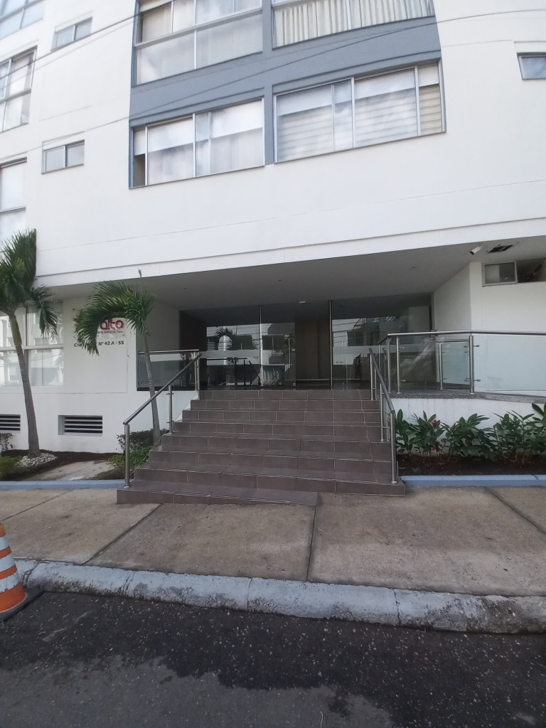 APARTAESTUDIO en ARRIENDO en EDIFICIO VIVALTO PISO 6 — 4