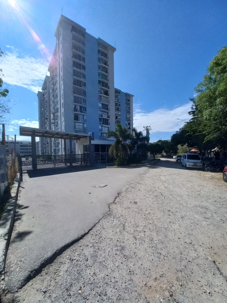 APARTAMENTO en ARRIENDO en CONJUNTO RESIDENCIAL FRONTINO PISO 8 — 3