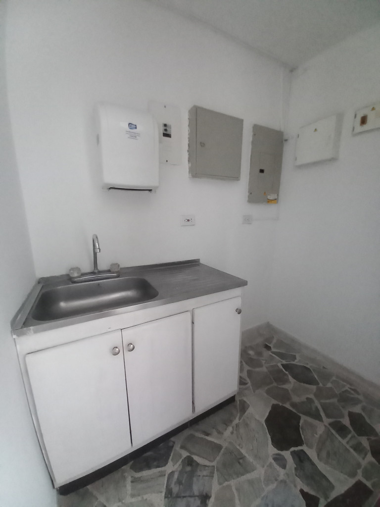 LOCAL en ARRIENDO en PLAZOLETA FENALCO CADIZ — 4
