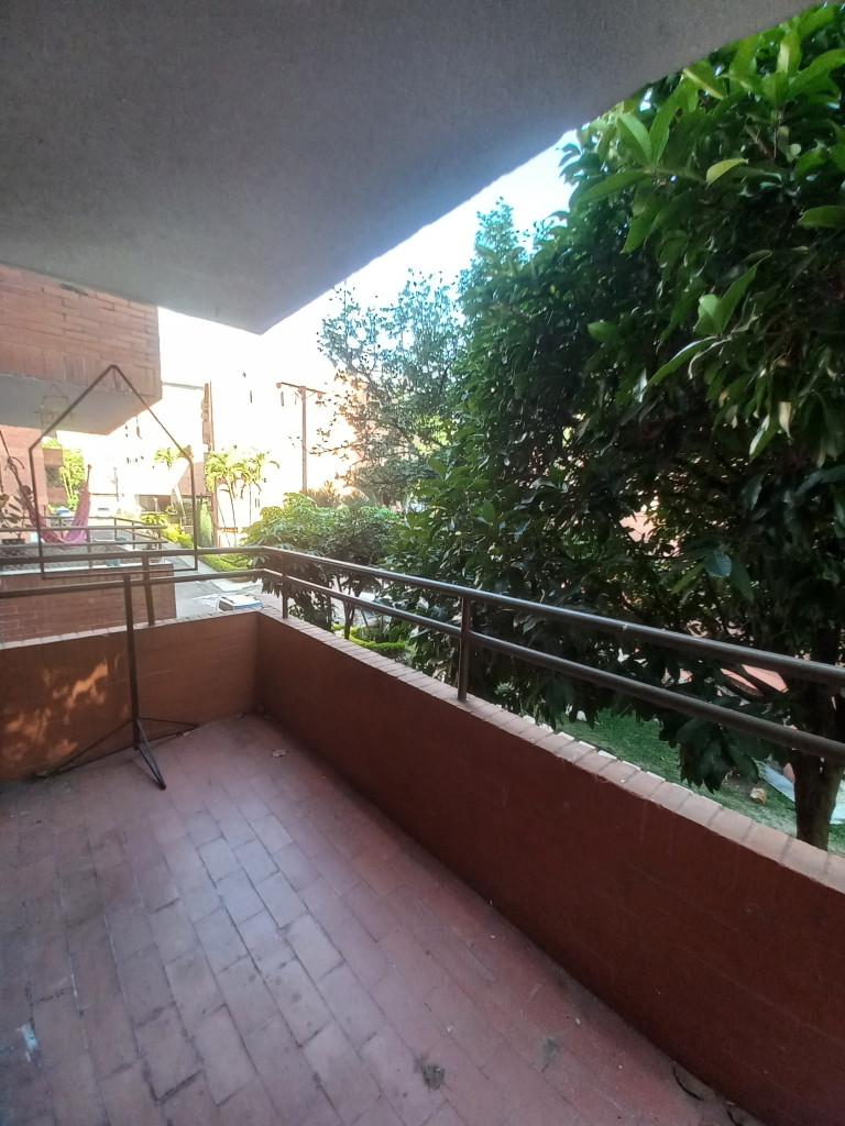 APARTAMENTO en ARRIENDO en C.R PRADOS DEL  NORTE PISO 2 SIN ASCESOR — 5