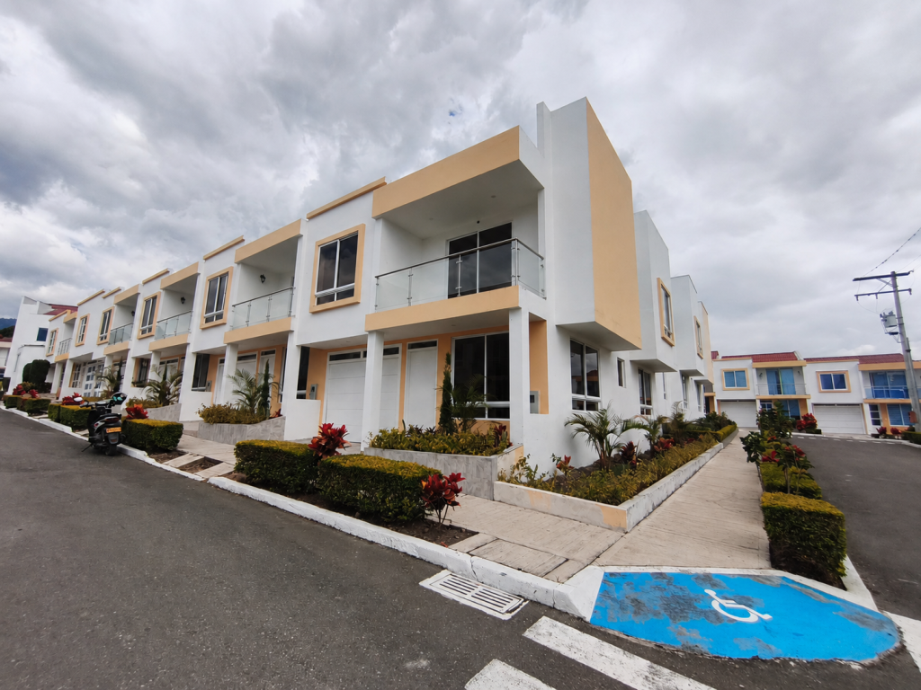 CASA en VENTA en CONJUNTO CERRADO TIERRA GRATA II — 2