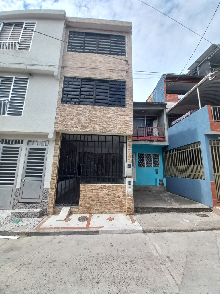 CASA en ARRIENDO en BARRIO CALARCA — 2
