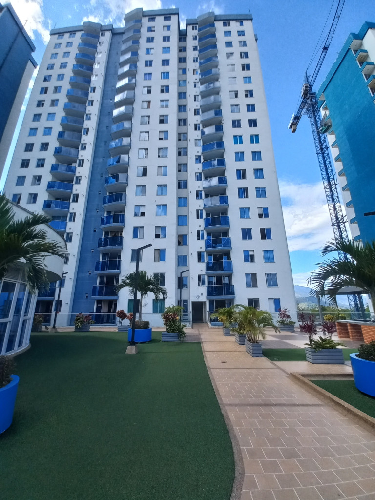 APARTAMENTO en ARRIENDO en C.R TORREON DE VARSOVIA PISO 15 — 3