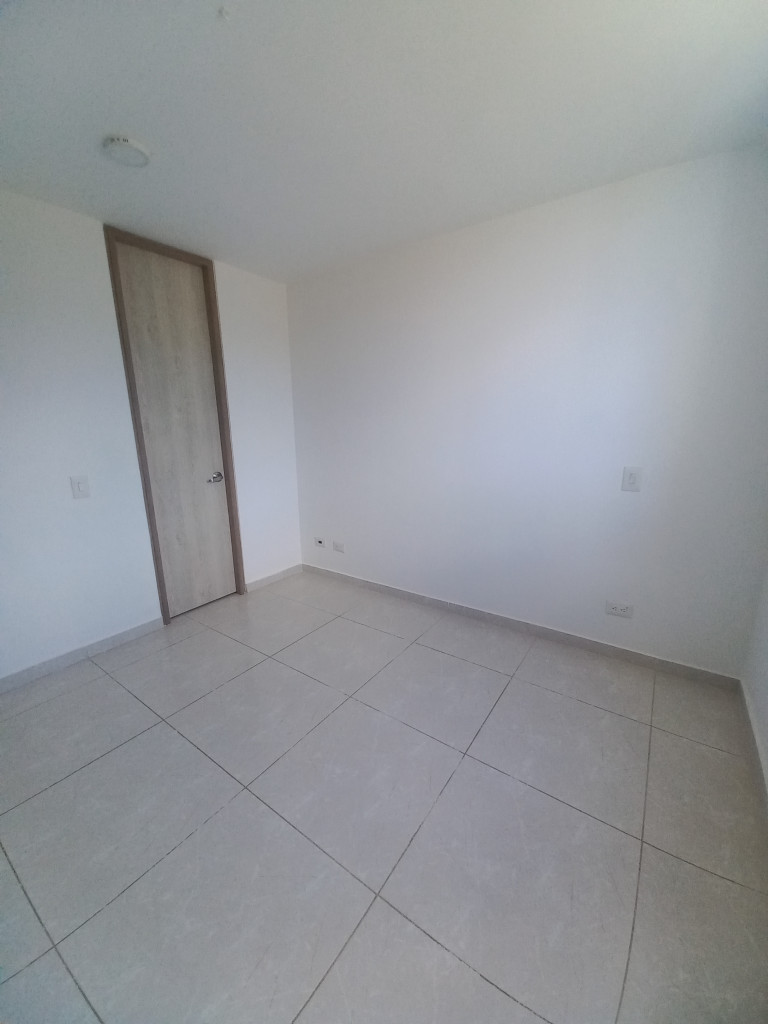 APARTAMENTO en ARRIENDO en C.R TORREON DE VARSOVIA PISO 15 — 5