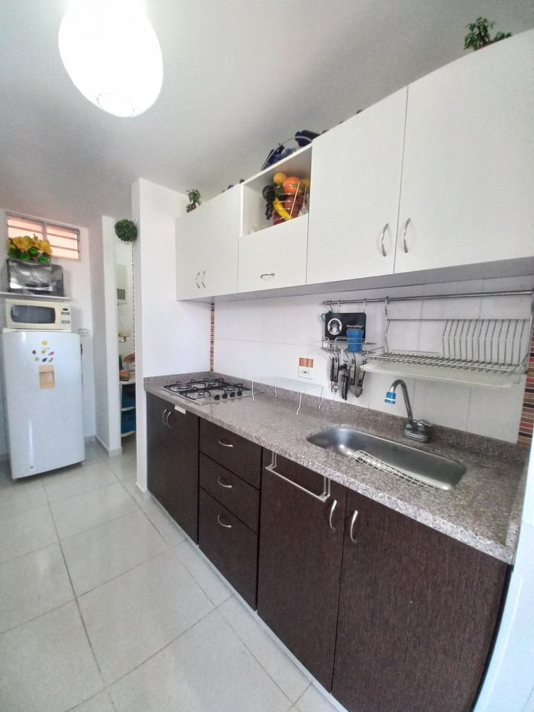 Apartamento En Venta - C.r San Remo  Piso 4 Sin Ascensor, Ibagué