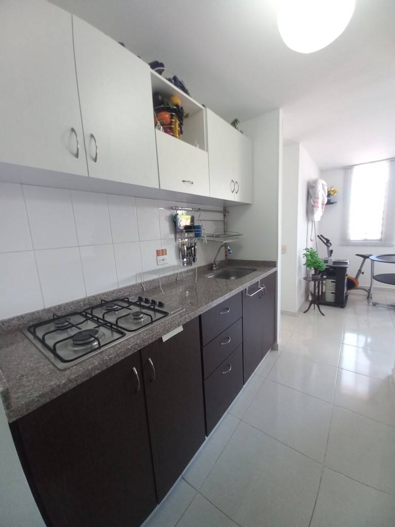 Apartamento En Venta - C.r San Remo  Piso 4 Sin Ascensor, Ibagué
