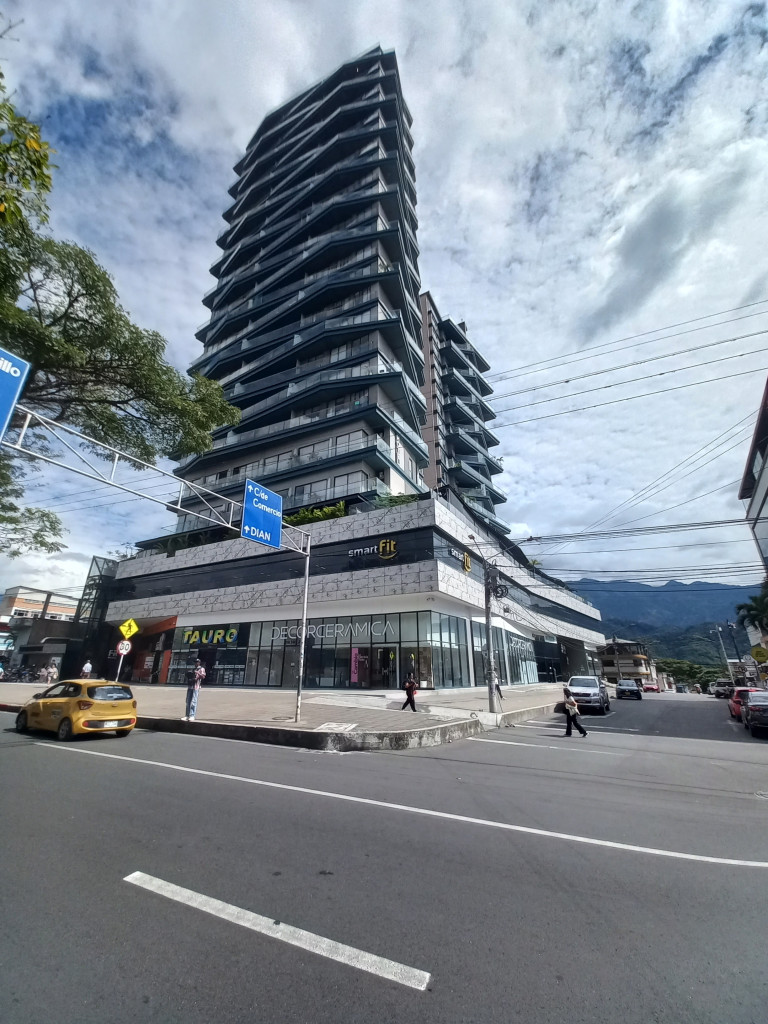 APARTAMENTO en ARRIENDO en PENTHOUSE EDIFICIO M30 PISO 25 — 2