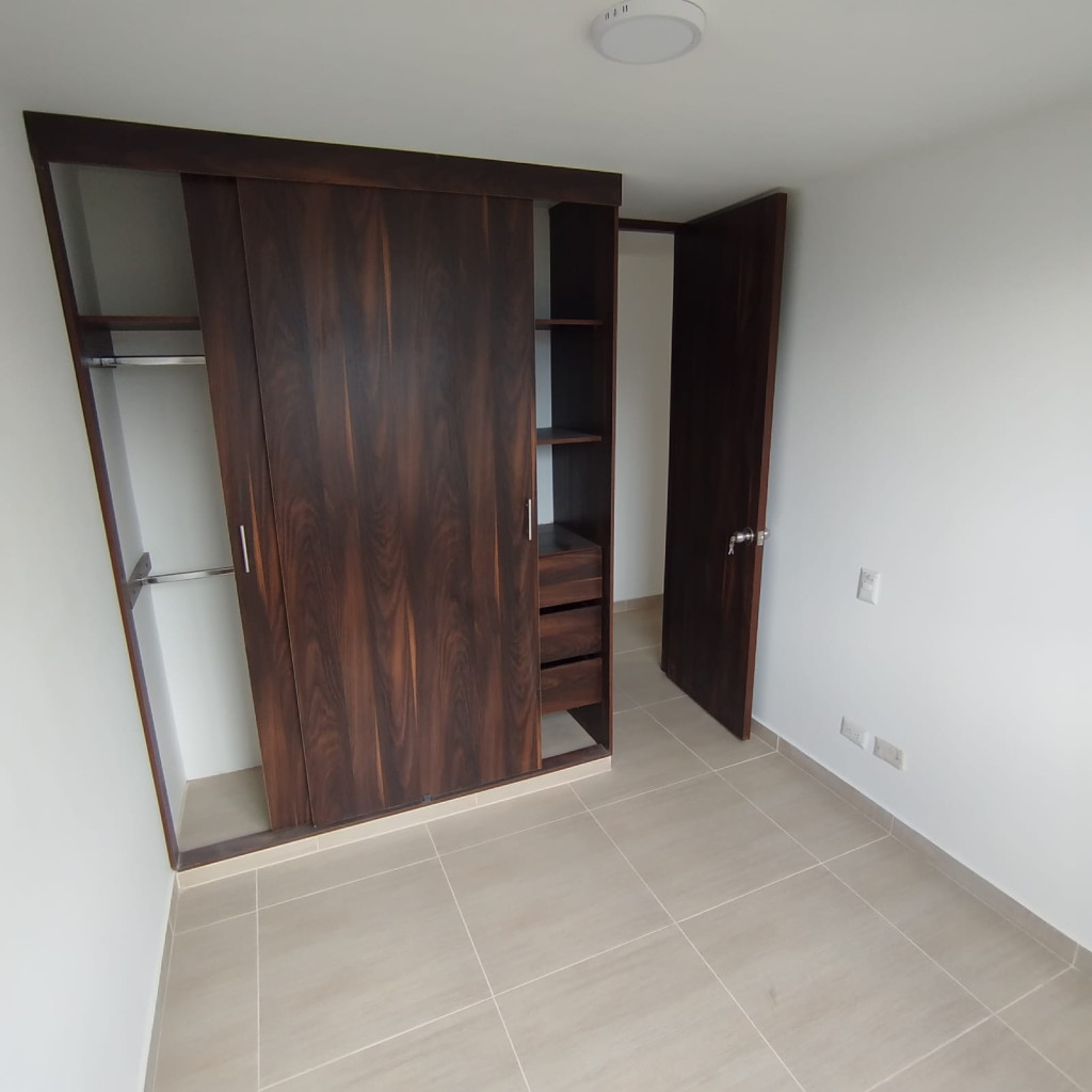 Apartamento En Venta - C.r Valle Lindo Piso 4, Ibagué