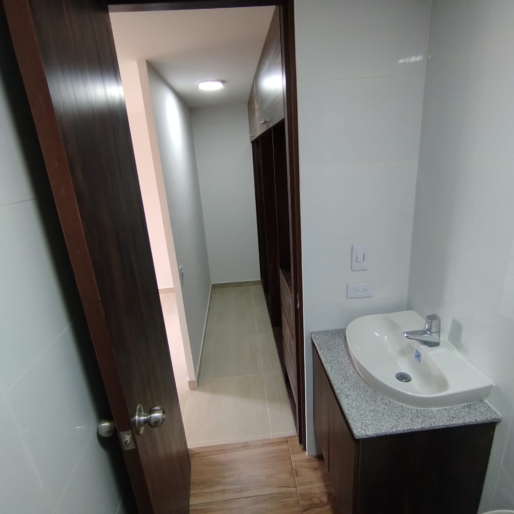 Apartamento En Venta - C.r Valle Lindo Piso 4, Ibagué