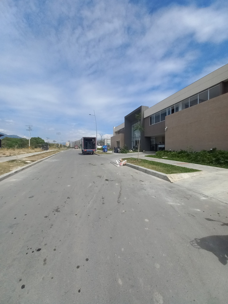 APARTAMENTO en ARRIENDO en C.R LYLA HACIENDA SANTA CRUZ PISO 5 SIN ASCENSOR — 2