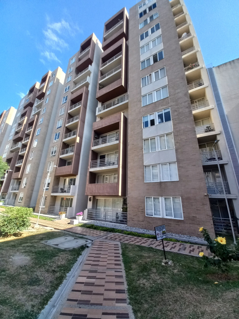 APARTAMENTO en ARRIENDO en C.R BOSQUE SAN ANGEL PISO 2 — 4