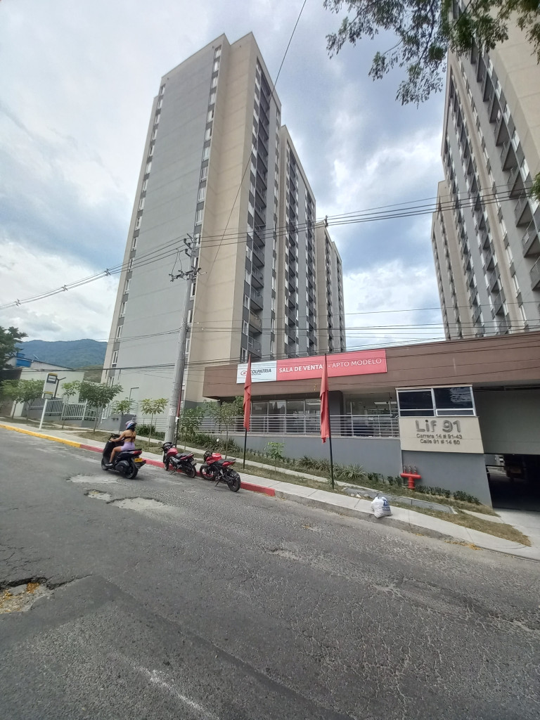 APARTAMENTO en ARRIENDO en C.R LIF 91 PISO 10 — 3