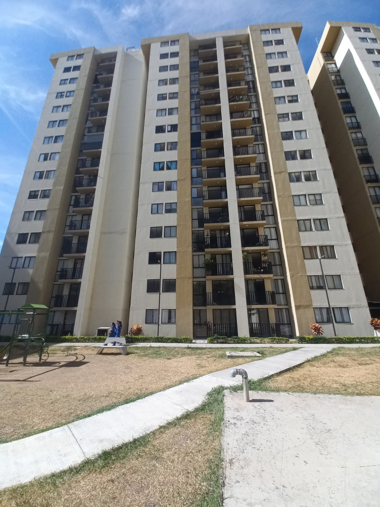 APARTAMENTO en ARRIENDO en FONTANA CAMPESTRE PISO 8 — 3