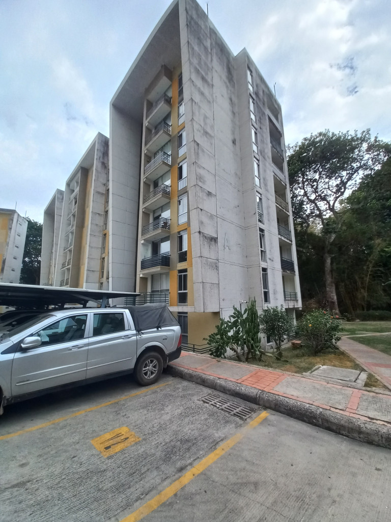 APARTAESTUDIO en ARRIENDO en C.R CALATAY PISO 2 — 3