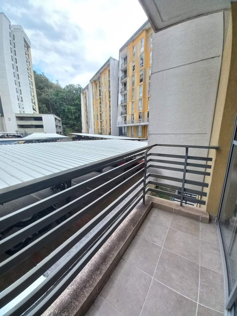 APARTAESTUDIO en ARRIENDO en C.R CALATAY PISO 2 — 5