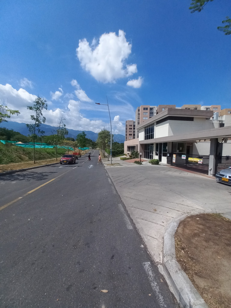 APARTAMENTO en ARRIENDO en C.R TERRA SANTA CRUZ PISO 8