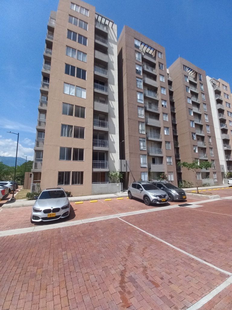 APARTAMENTO en ARRIENDO en C.R TERRA SANTA CRUZ PISO 8 — 5