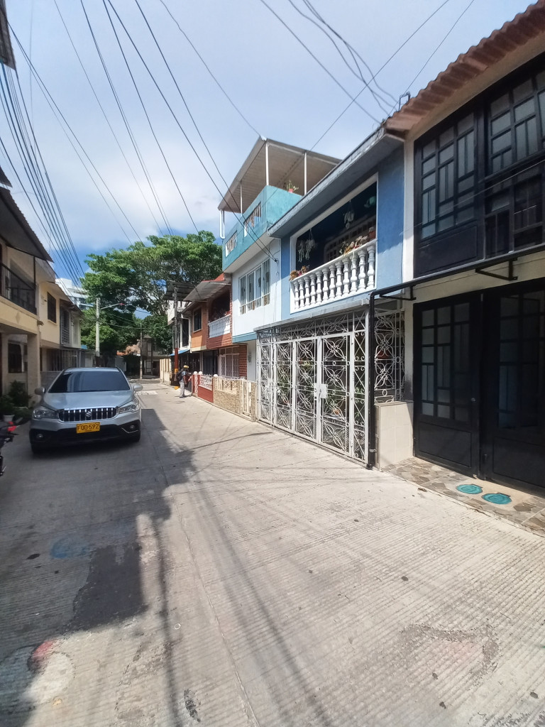 APARTAESTUDIO en ARRIENDO en URBANIZACION EL JORDAN NOVENA ETAPA PISO 2 — 2