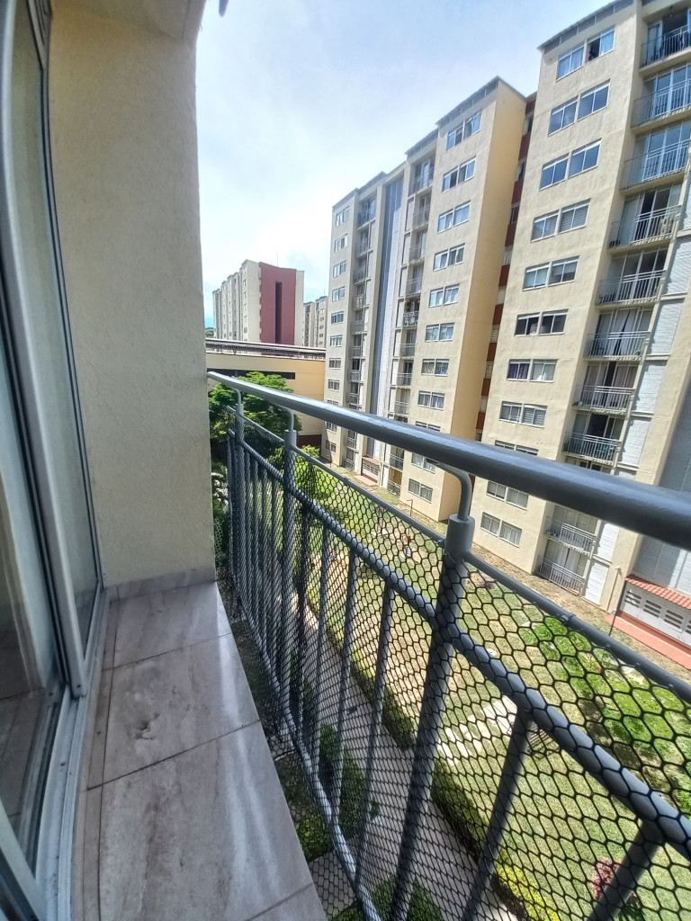 APARTAMENTO en ARRIENDO en C.R FORTEZZA ll PISO 5 — 5