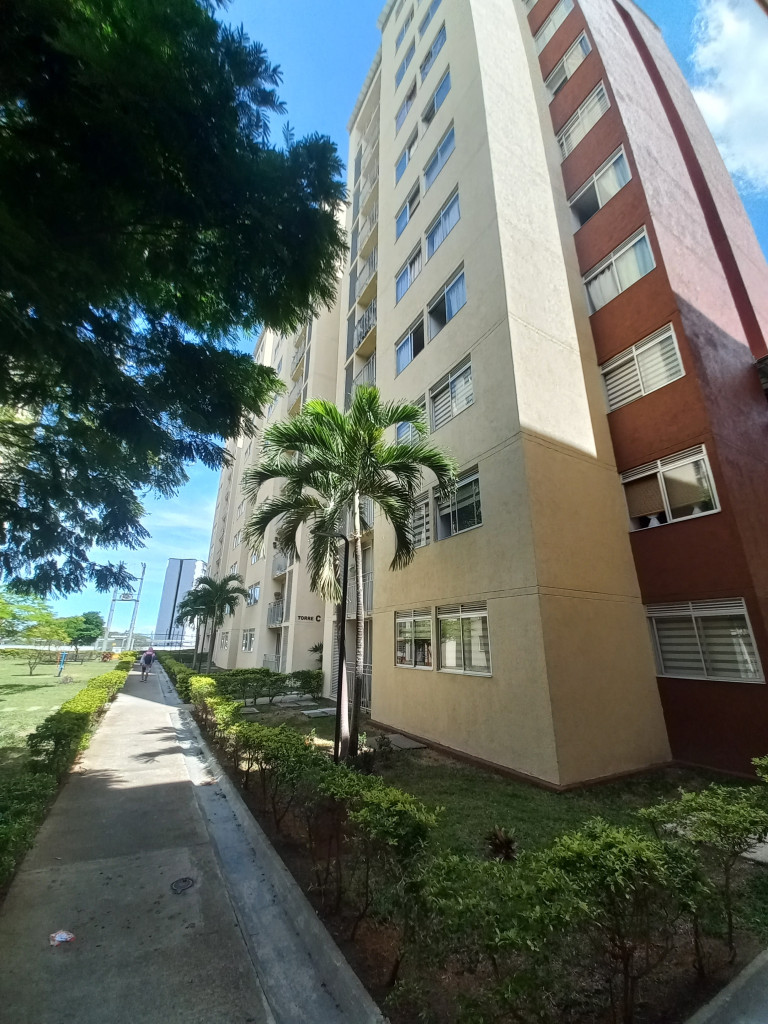 APARTAMENTO en ARRIENDO en C.R FORTEZZA ll PISO 5 — 2