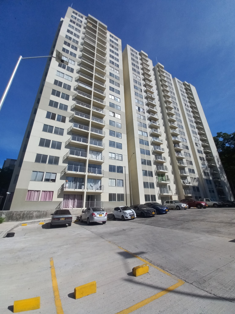APARTAMENTO en ARRIENDO en URBANIZACIÓN HACIENDA EL BOSQUE PISO 3 — 3