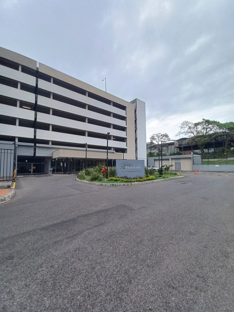 APARTAMENTO en ARRIENDO en BOSQUE RESERVADO PISO 8
