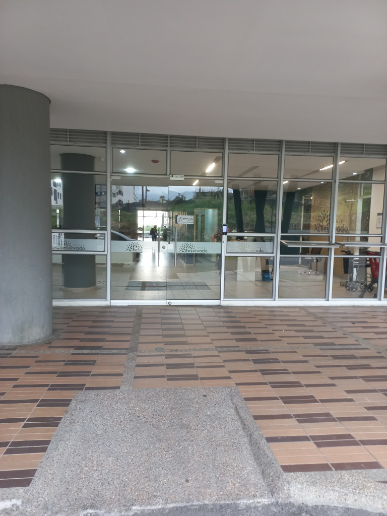 APARTAMENTO en ARRIENDO en BOSQUE RESERVADO PISO 8 — 2