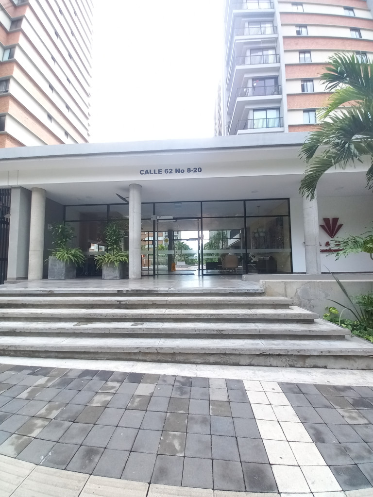 APARTAMENTO en ARRIENDO en CONDOMINIO VILA NOVA PISO 7 — 2