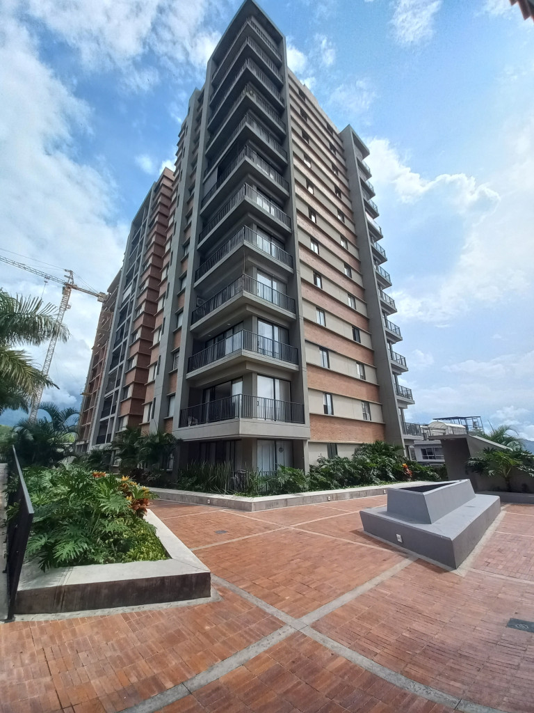 APARTAMENTO en ARRIENDO en CONDOMINIO VILA NOVA PISO 7 — 4