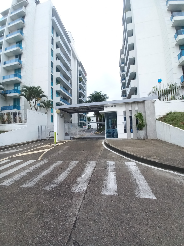 APARTAMENTO en ARRIENDO en C.R RIVIERA PISO 2