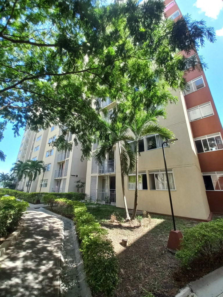 APARTAMENTO en ARRIENDO en C.R FORTEZZA || PISO 7 — 4