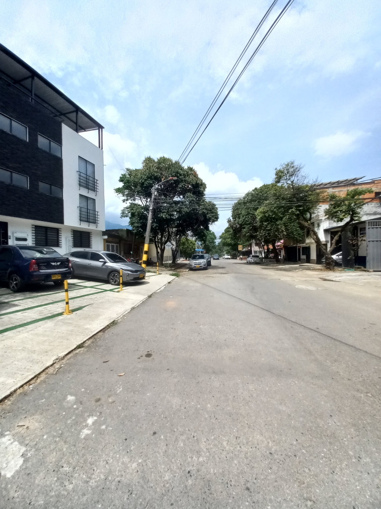 APARTAMENTO en ARRIENDO en URB HDA PIEDRAPINTADA TERCER PISO
