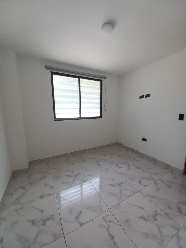 APARTAESTUDIO en ARRIENDO en URB HDA PIEDRAPINTADA PRIMER PISO — 4