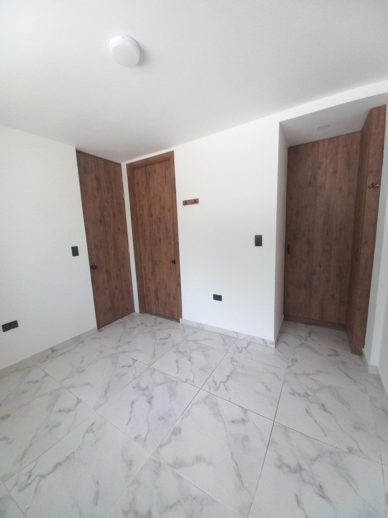 APARTAESTUDIO en ARRIENDO en URB HDA PIEDRAPINTADA PRIMER PISO — 5