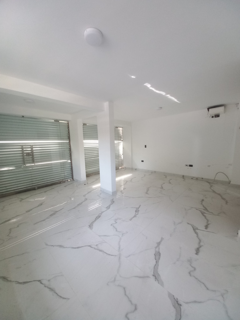 LOCAL en ARRIENDO en URB HDA PIEDRAPINTADA  LOCAL PRIMER PISO — 5