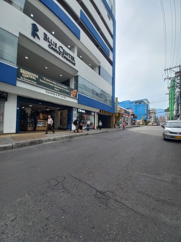LOCAL en VENTA en CENTRO COMERCIAL BLUE CENTER PISO 1 — 2
