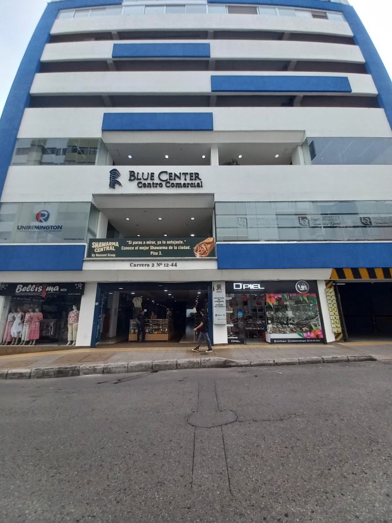LOCAL en VENTA en CENTRO COMERCIAL BLUE CENTER PISO 1 — 3