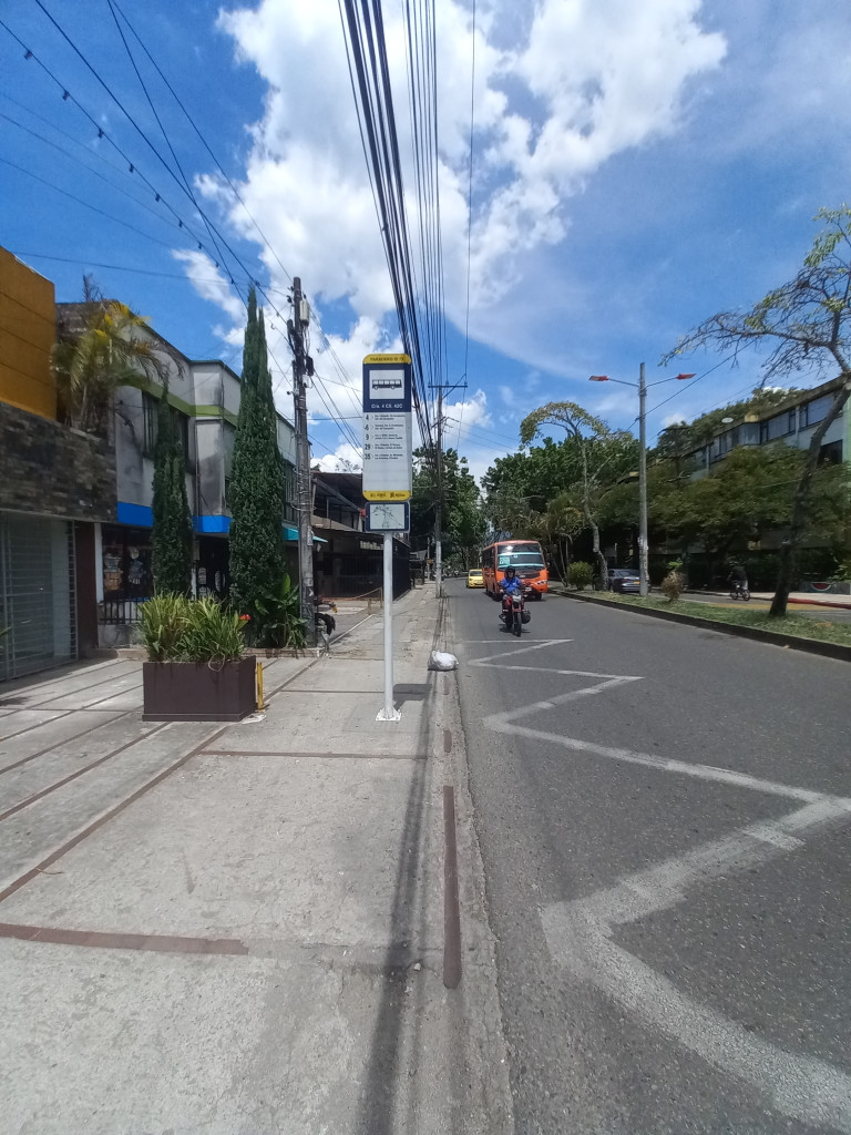 LOCAL en ARRIENDO en LOCAL CASA CLUB PISO 1 — 2