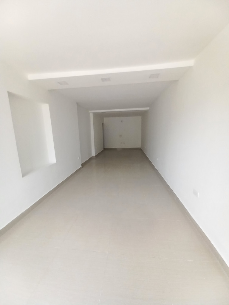 LOCAL en ARRIENDO en LOCAL CASA CLUB PISO 1 — 4