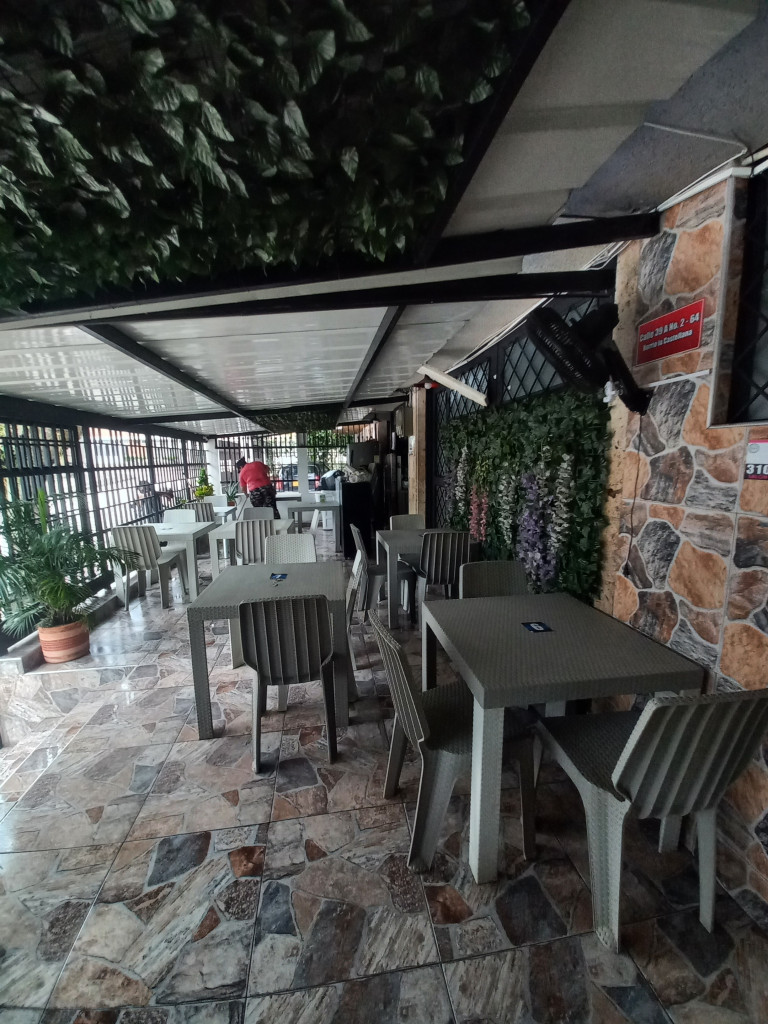 CASA en VENTA en LA CASTELLANA DOS CASAS EN UNA COMERCIALES — 5
